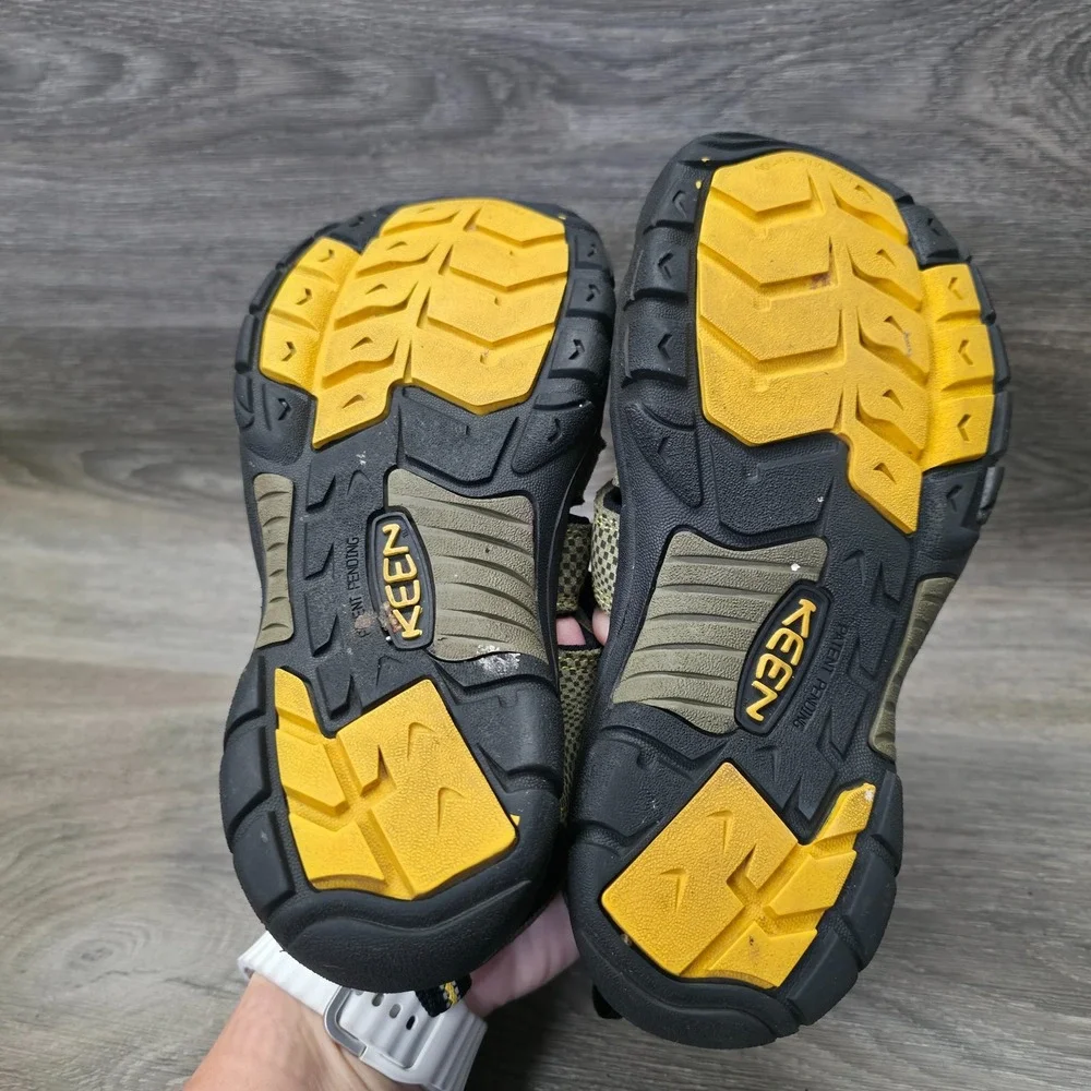 Keen Newport Sandals Boys 4 Green Quick Dry Hiking Water Sports Outdoor Washable
